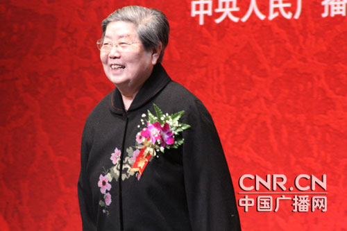 京剧名家李鸣岩表演了《打龙袍》选断