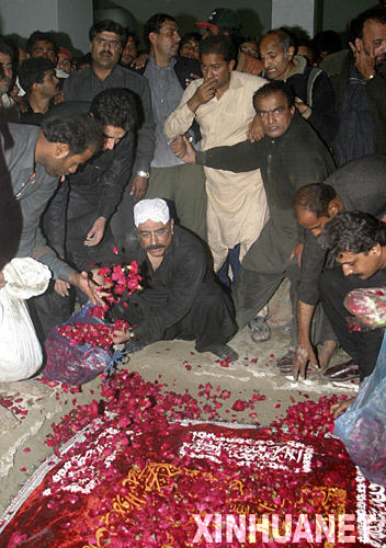 12��28�գ��ڰͻ�˹̹�ϲ��ŵ�ʡ����ͺ�ʲ���壬��ǰ�����������е��ɷ����򡤰���������ǰ����ñ�ߣ��ڱ������е������������ӵ�ĹѨ�����ʻ���