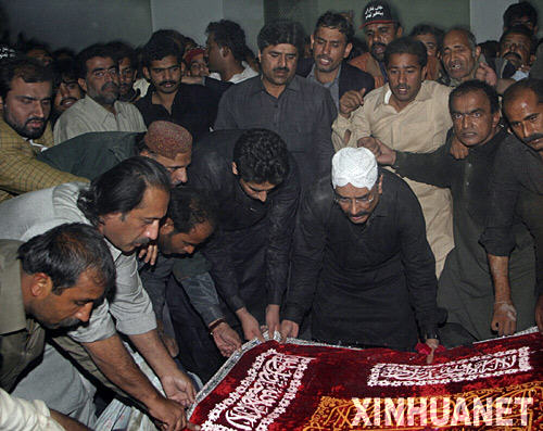 12��28�գ��ڰͻ�˹̹�ϲ��ŵ�ʡ����ͺ�ʲ���壬��ǰ�����������е��ɷ����򡤰���������ǰ�Ҵ���ñ�ߣ������ӵ������������˽�̺�����ڱ������е�Ĺ�ϡ�