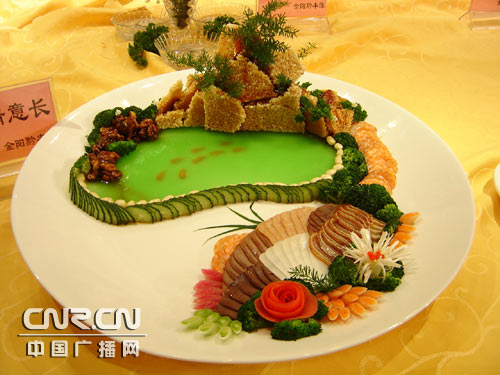 贵州厨师献艺 精美黔菜笑迎八方宾客