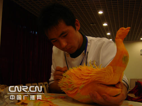 贵州厨师献艺 精美黔菜笑迎八方宾客