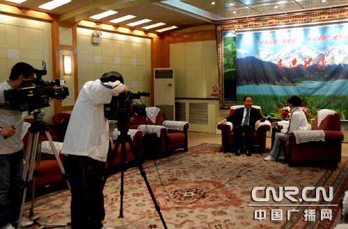 王乐泉接受中央台和谐新疆行报道组专访