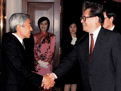 1992年10月23日:明仁天皇和皇后访华