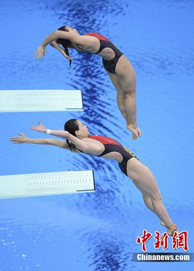 吴敏霞、何姿夺得奥运女子双人三米板冠军