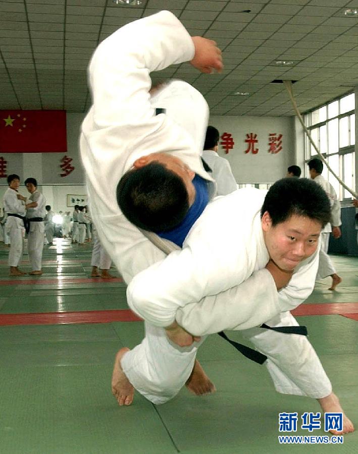 卫冕冠军佟文获<em>女子柔道</em>铜牌 难掩失落_奥运大