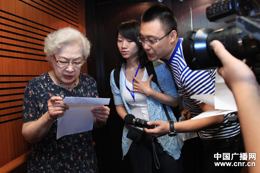 中央台记者采访著名表演艺术家--中国广播网