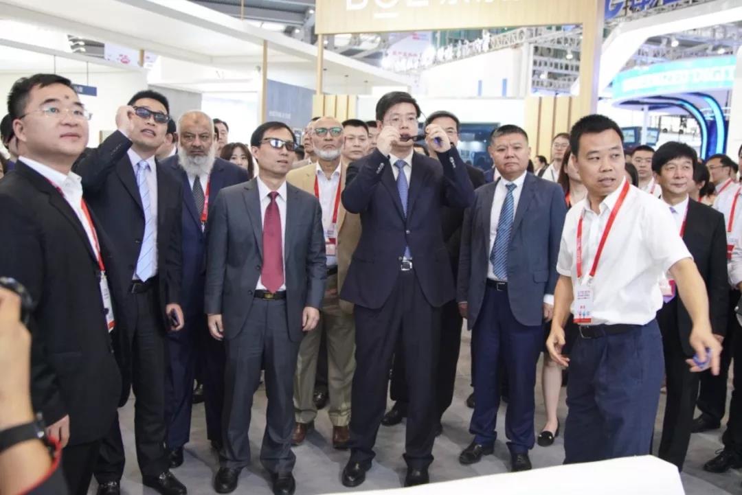 工信部副部长王志军,广东省副省长覃伟中,深圳市副市长王立新视察洲明