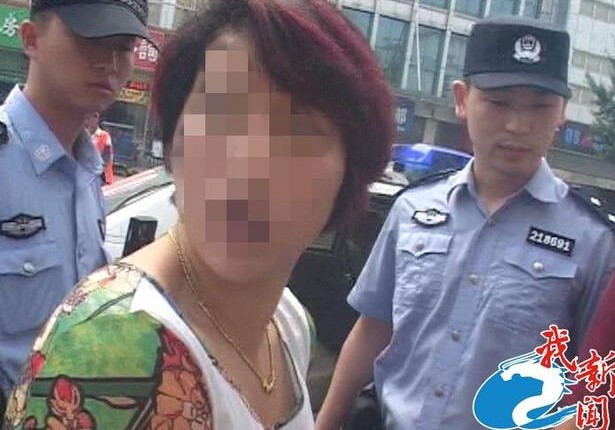 土豪婚礼压桌菜上钞票_宁明土豪婚礼_苹果5土豪金