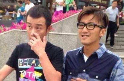 文章复出一步之遥发布会 面色红润身材发福_央广网