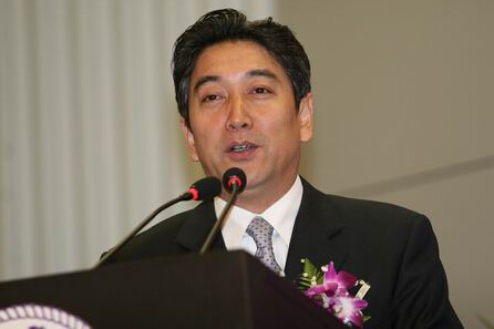 央视最穷主持人王冠_央视最穷主持人收入(3)
