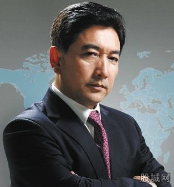 央视播音员李红_央视播音员月收入