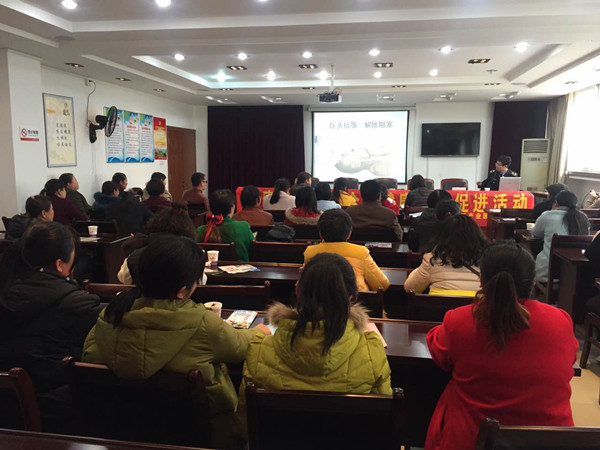 健康讲座进社区 实实在在惠居民