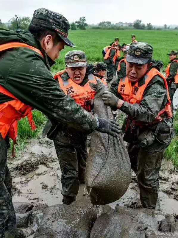安徽和县武警忠诚卫士和他的抗洪勇士