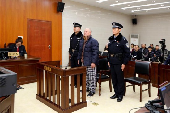 为他人谋取利益,数额特别巨大,其行为构成受贿罪;王亚非个人决定将
