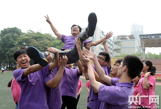 全国图片当日,距2017年高三v全国已不到5天,合肥市育英中学新闻高中女生坡跟鞋穿图片