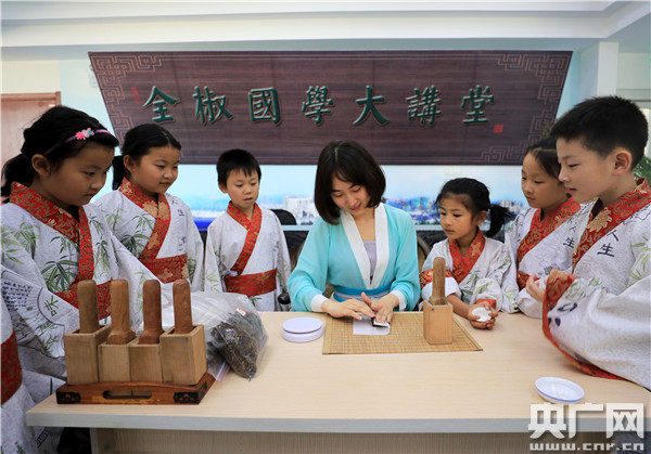 安徽滁州:留守儿童 暑期免费学国学