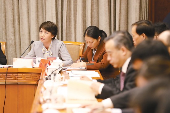 10月20日,安徽省十九大代表,合肥市包河区滨湖世纪社区党委书记束红英