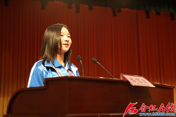 志愿者代表上台做了表态发言