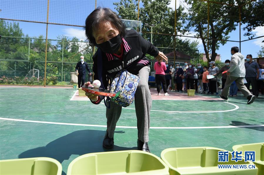 北京：做趣味游戏 学垃圾分类