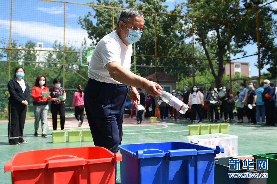 北京：做趣味游戏 学垃圾分类