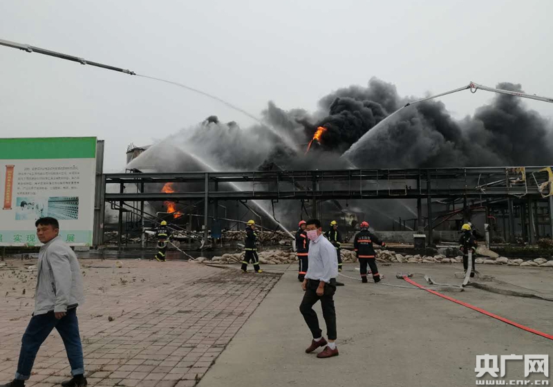 半岛体育app山东临沂一石化公司爆炸起火 造成8人死亡9人受伤(图1)