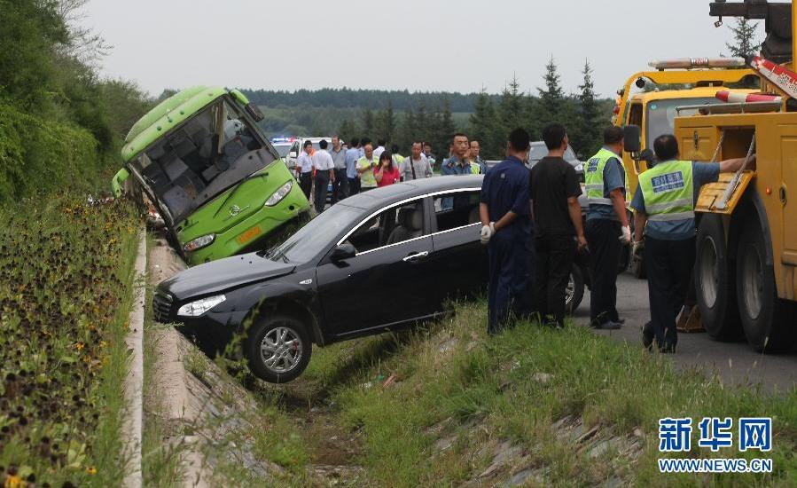 台湾旅游团吉林遇车祸4死15伤 伤员救治工作有序进行 
