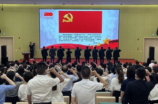 第一篇章举行建党100周年主题征文演讲.