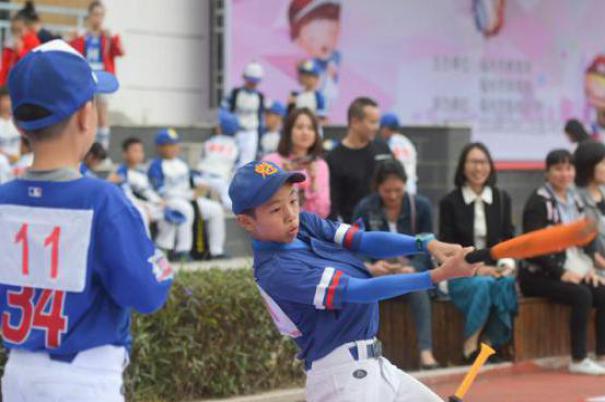 首届福州市小学生校园棒球联赛举行
