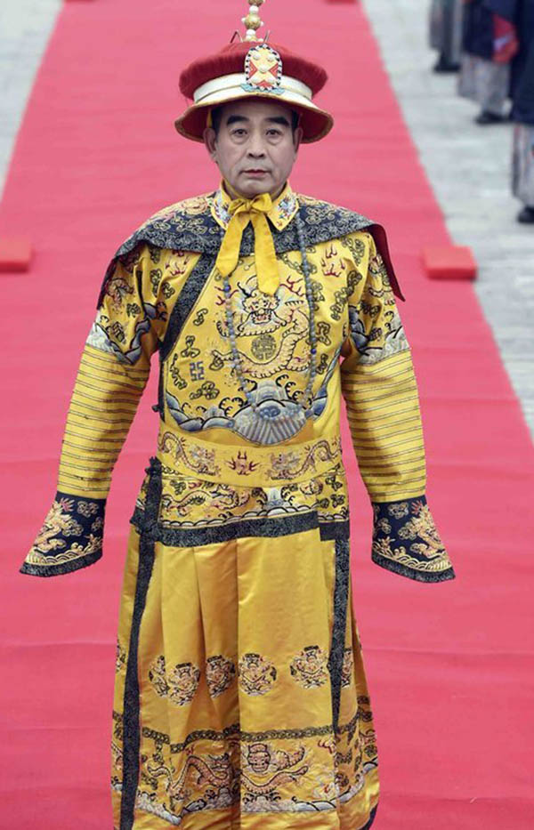 穿龙袍祭大地 60岁老人扮27年乾隆