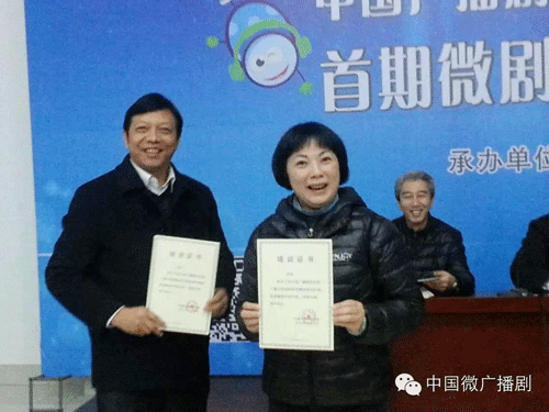 左为本文作者 左为本文作者