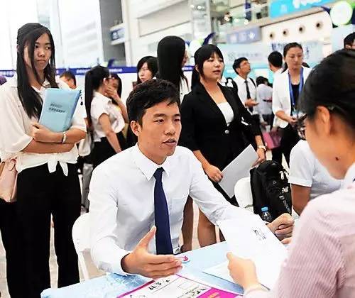 深圳高薪聘海归:机器人设计师150万年薪 飞行