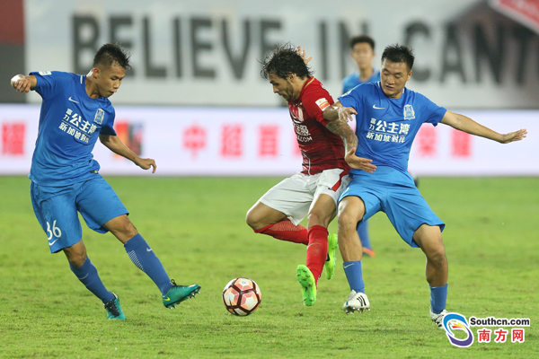 中超:郜林压哨进球 广州德比握手言和