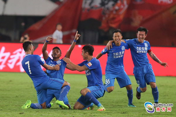 中超:郜林压哨进球 广州德比握手言和