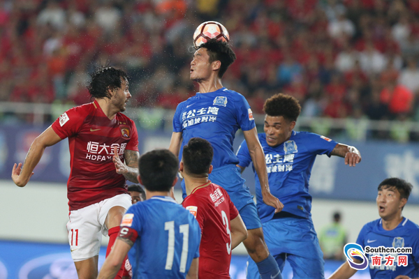 中超:郜林压哨进球 广州德比握手言和