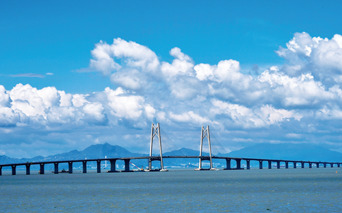 澳港经济总量_港珠澳跨海大桥图片(2)