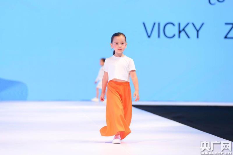 中国国际少儿时装周落幕 少儿车模大赛10月在