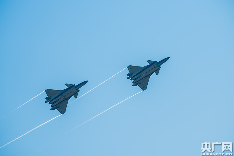 燃爆!2018珠海航展开幕 歼-20等明星战机震撼