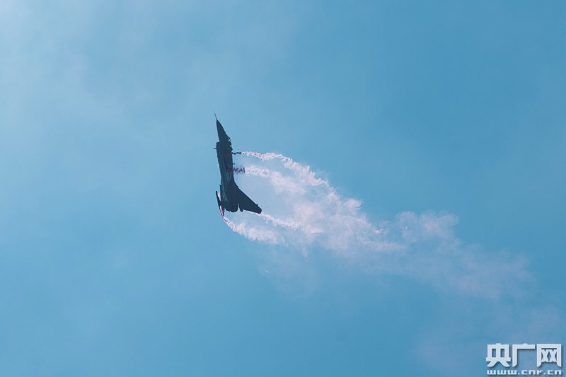 燃爆!2018珠海航展开幕 歼-20等明星战机震撼