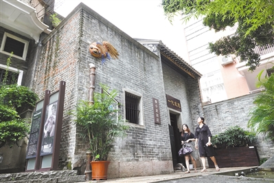 李小龙故居位于恩宁路永庆一巷13号,20世纪40年代由粤剧"四大名丑"