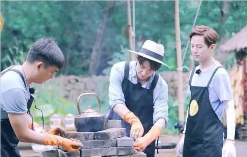 【娱乐八姐】《向往的生活》抄袭韩国综艺?收