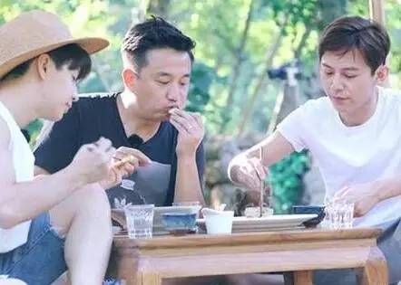 【娱乐八姐】《向往的生活》抄袭韩国综艺?收