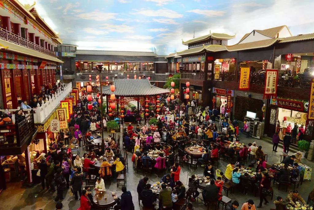 【给你好看】开封夜市,主播鹿鹿挑战昆虫宴!最爱竟是大蜘蛛?_央广网