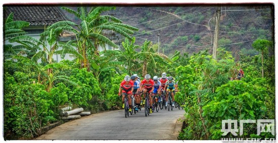 凉山宁南迎来首场国际自行车赛 赛道穿越两大