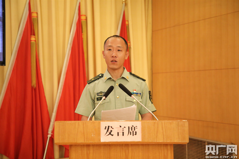 武警石家庄支队:党旗下宣誓迎"八一"