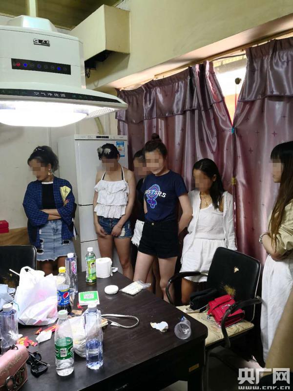 武汉警方破获特大跨省"酒托"案 网上"美女"竟是赤膊大汉