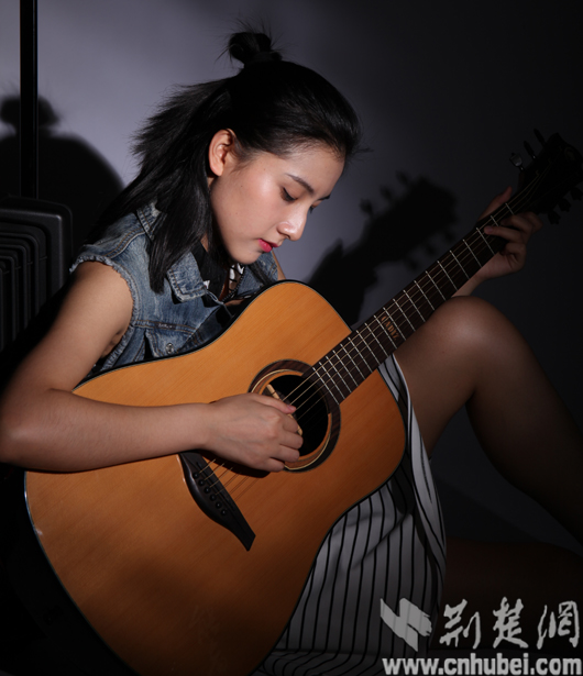 电影《漂洋过海来爱你》参展东京电影节 湖北姑娘唐菲演唱主题曲_央广网