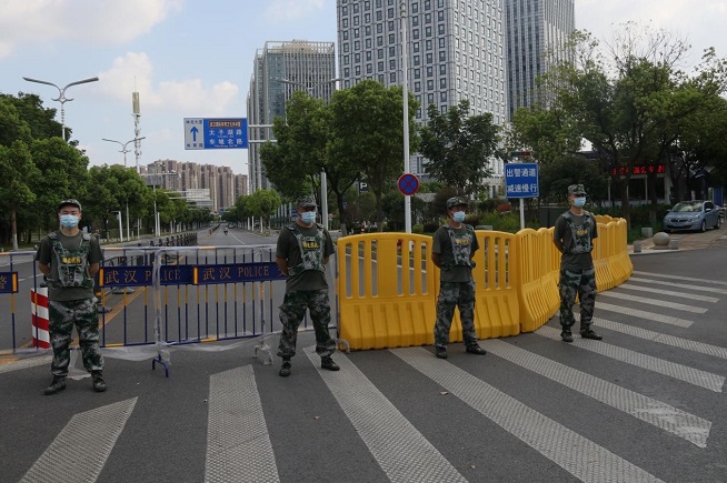 疫情防控 武汉民兵全天候坚守执勤点