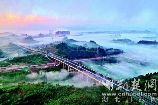 11��19���峿���½����˲����Ǵ����ͬ�ڷ����ƺ��е��������˲��ӿ콻ͨ��ʩ���裬һ���ش�ͨ��Ŀ���п�����������ɽ��Ͽ����Ϫ�Ӵ��Ź��̡��������˵������̵ȣ���Ͷ��23.5��Ԫ���漰��·���ۺ�������������� �������ձ�ȫý���� ������ �㣩