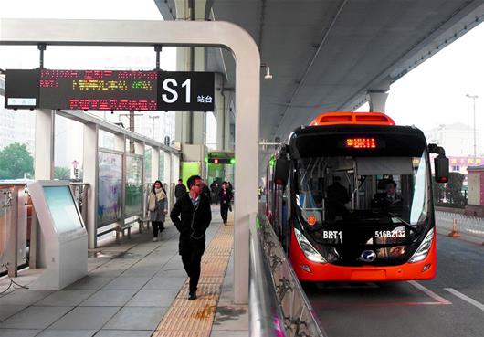 武汉BRT遭遇磨合阵痛 快速公交不够快
