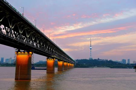 武汉拟建首座地铁跨长江大桥 桥中间走地铁两
